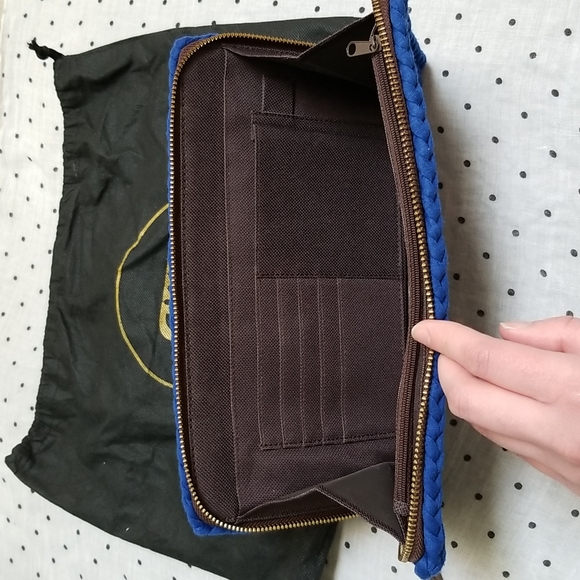 Rags2Riches handwoven blue clutch - Picture 4 of 7